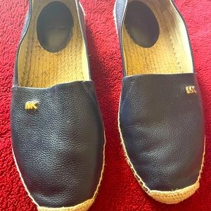 Michael Kors Navy Blue w Gold Emblem Size 10 Espadrille Flats in Good Condition!